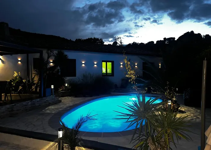 Partie De Villa Avec Piscine En Option Et Supplement Jaccuzi