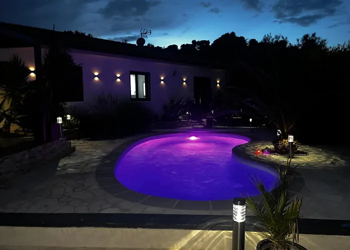 Partie De Villa Avec Piscine En Option Et Supplement Jaccuzi
